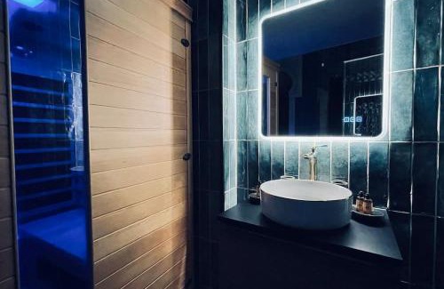 Chateau-Landon Apartment | Love Room L' Orientale/Jacuzzi/Sauna