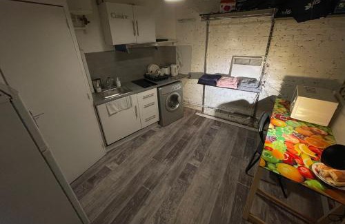 Quartier de Rochechouart Apartment | Love room Paris