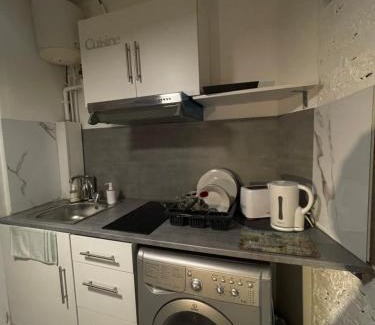 Quartier de Rochechouart Apartment | Love room Paris