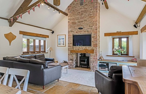 Burgh Island House | Love the Beach? Love Golf? Gorgeous, dog friendly cottage in Bigbury is for you!