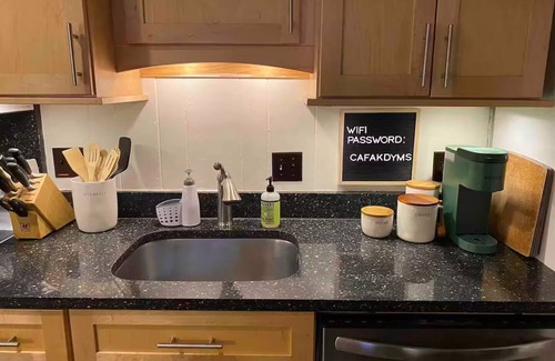 Sugar Mountain Condo | Lovely 1-bdrm Treehouse in Sugar Mountain. Slopes Visible from the Parking Lot!