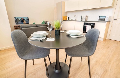Newark Apartment | Lovely 1 Bed Apartment in Central Newark