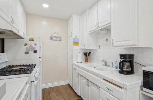 Carpinteria Apartment | Lovely 1 Bed Beach Condo #128