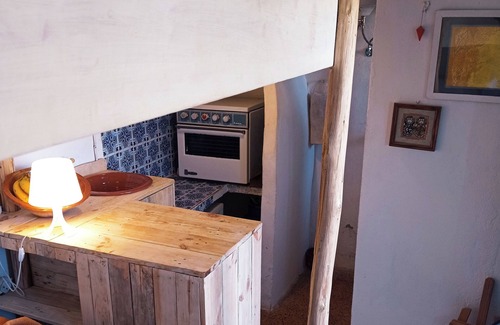 Aljezur Cabin | Lovely 1-Bed Cabin at Yellow house