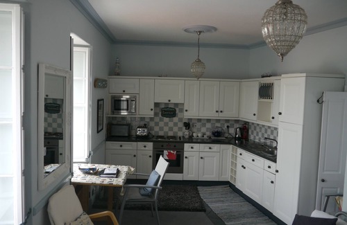 Tenby Apartment | Lovely 1 bed flat with Parking. Stunning uninterrupted harbour views. Central.