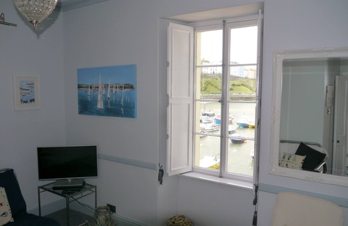 Tenby Apartment | Lovely 1 bed flat with Parking. Stunning uninterrupted harbour views. Central.