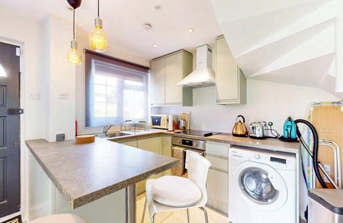 Wandsworth Common House | Lovely 1-Bed House with Private Garden
