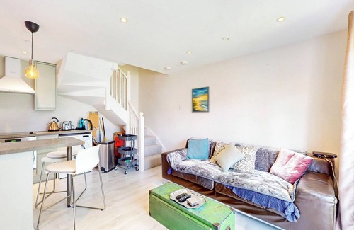 Wandsworth Common House | Lovely 1-Bed House with Private Garden