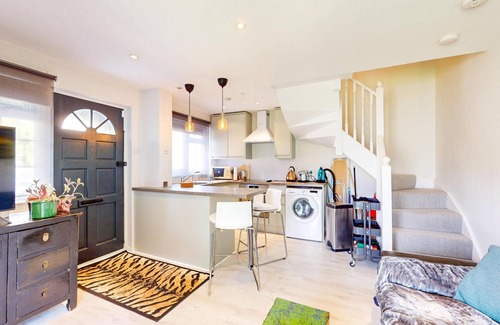 Wandsworth Common House | Lovely 1-Bed House with Private Garden