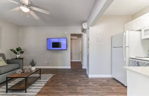 Singer Island Apartment | Lovely 1 Bedroom Steps from the Beach