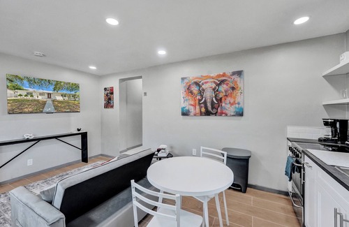 Parkside Apartment | Lovely 1-Bedroom Apt Hollywood 1/1