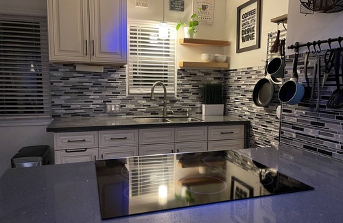 East Village Condo | Lovely 1 bedroom condo, King bed, walking distance to the beach, family friendly