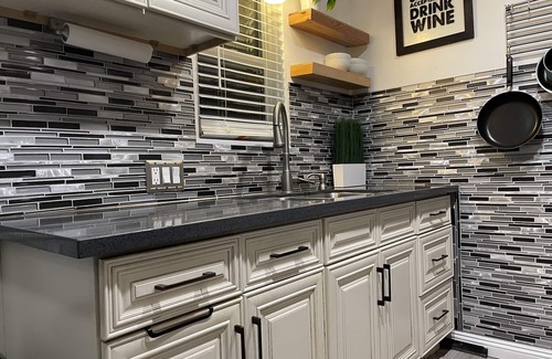 East Village Condo | Lovely 1 bedroom condo, King bed, walking distance to the beach, family friendly