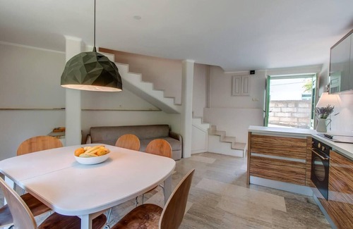 Mali Losinj Apartment | Lovely 15th Century apartment in Osor