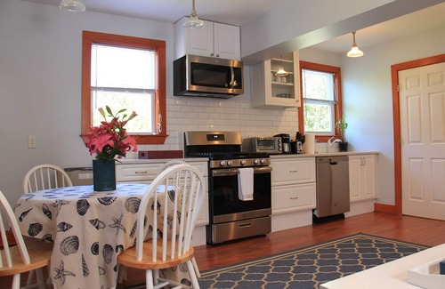 Nantucket Town Cottage | LOVELY 1BD, 1BT Studio with backyard &BBQ