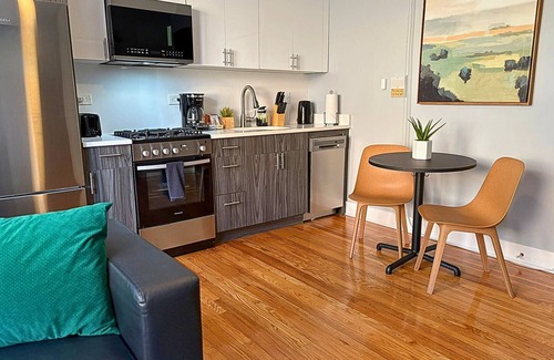 Roscoe Village Apartment | Lovely 1BR Apt in Lakeview