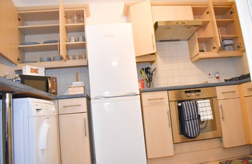 West Bromwich Apartment | Lovely 2-bed Apartment in West Bromwich