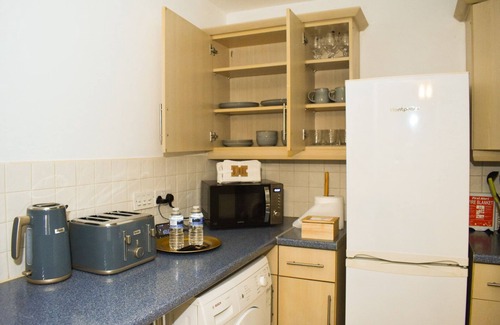 West Bromwich Apartment | Lovely 2-bed Apartment in West Bromwich
