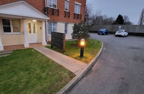 West Bromwich Apartment | Lovely 2-bed Apartment in West Bromwich