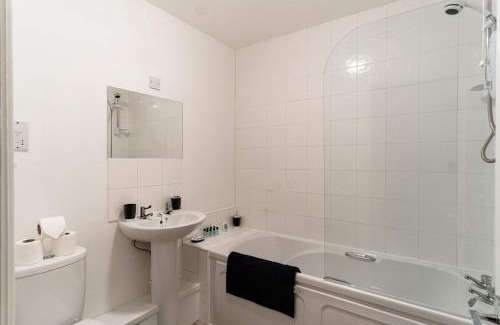 Whitehaven Apartment | Lovely 2 Bed Harbourside Apartment with Sea Views