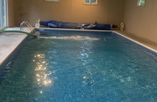 Kennebunk Apartment | Lovely 2 Bedroom, Indoor Pool, Walk to Beach
