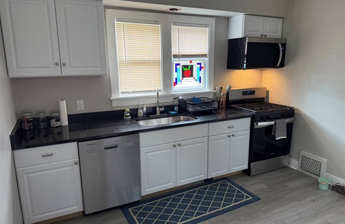 Michigan City House | Lovely 2-bedroom house with AC in Michigan City