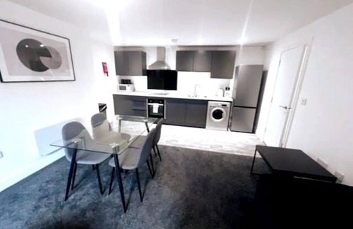 Salford Apartment | Lovely 2-BR Flat near Salford Royal
