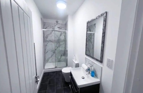 Salford Apartment | Lovely 2-BR Flat near Salford Royal