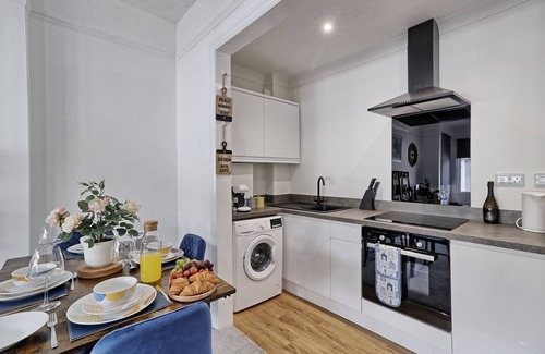 Westcliff-on-Sea Apartment | Lovely 2Bed Apartment in Westcliff-on-Sea!