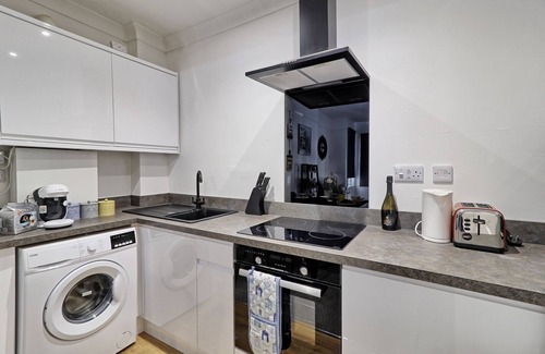 Westcliff-on-Sea Apartment | Lovely 2Bed Apartment in Westcliff-on-Sea!
