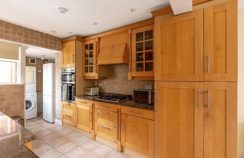 Frognal and Fitzjohns House | Lovely 2BR Home in peaceful Hampstead, NW London