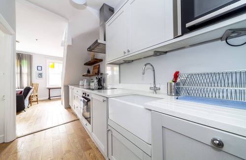 Norbiton Apartment | Lovely 3 BDR apartment w/free parking and garden
