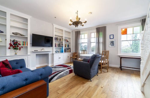 Norbiton Apartment | Lovely 3 BDR apartment w/free parking and garden