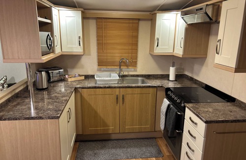 Clacton-on-Sea House | Lovely 3 bed caravan with a home feel ❤️ **Prices: per person, per night**