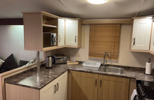 Clacton-on-Sea House | Lovely 3 bed caravan with a home feel ❤️ **Prices: per person, per night**