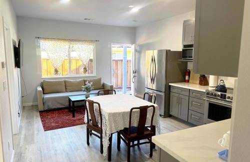 Union City Apartment | Lovely 3-bedroom apartment with AC and WiFi in Union City