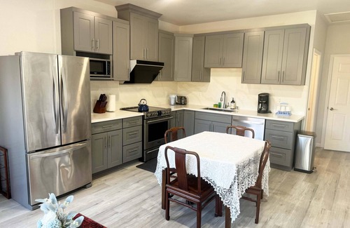 Union City Apartment | Lovely 3-bedroom apartment with AC and WiFi in Union City