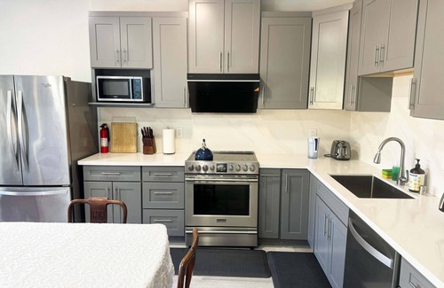 Union City Apartment | Lovely 3-bedroom apartment with AC and WiFi in Union City