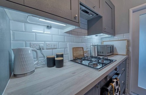 Hereford House | Lovely 3 Bedroom Home in Hereford with Parking