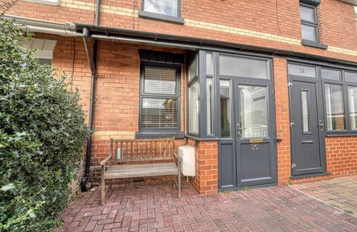 Hereford House | Lovely 3 Bedroom Home in Hereford with Parking