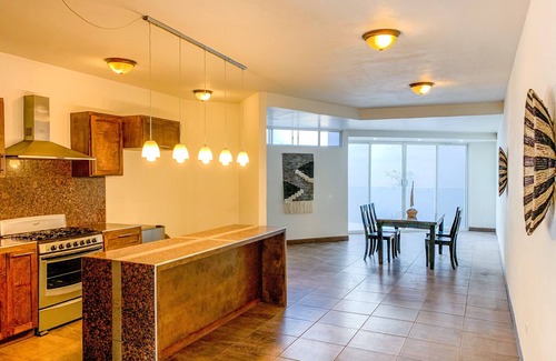 Playas de Tijuana House | Lovely 3 Bedroom House w/Car Garage on the Beach