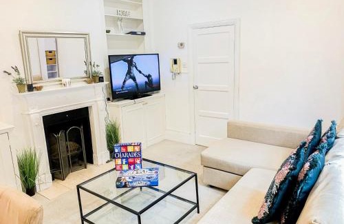 Hammersmith and Fulham Apartment | Lovely 3 bedroom maisonette with private roof terrace in Hammersmith