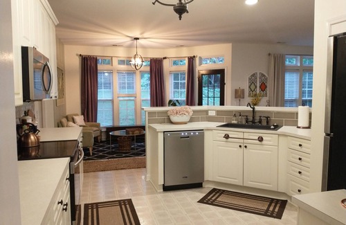 Paw Creek House | Lovely 4 Bed House in Desirable Community Near Shops