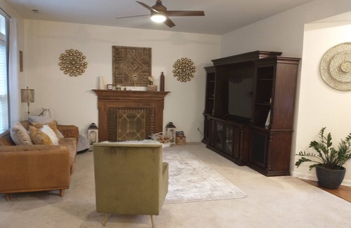 Paw Creek House | Lovely 4 Bed House in Desirable Community Near Shops