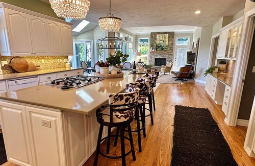 Corvallis House | Lovely 4 bedroom, 3 bath home with hot tub and stunning views of the Cascade Mt.