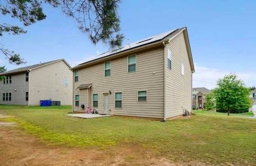 Conyers House | Lovely 4-bedroom 3 Bath Oasis with WiFi, AC