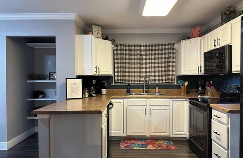 Heritage House | Lovely 4-bedroom Beauty Near Sea World