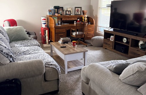 Waldron House | Lovely 4-bedroom house in Kansas City with AC for World Cup visitors only