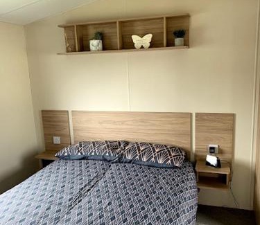 Crowle Other | Lovely 4 berth caravan on 7 Lakes Country Park at Crowle North Lincolshire