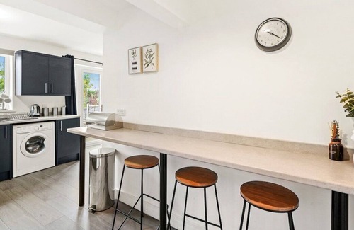 Derby Apartment | Lovely 4 House Bed in Derby - Parking - Garden